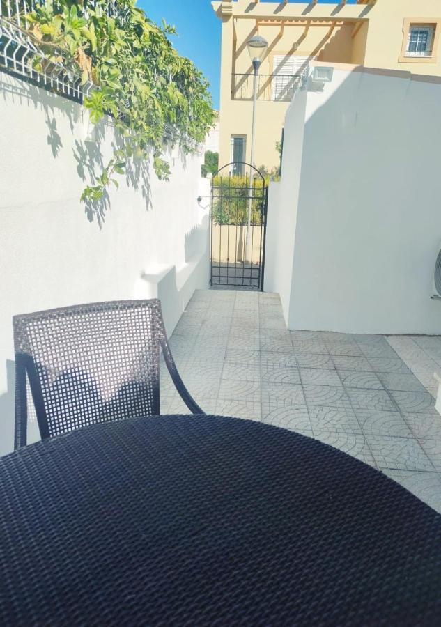 Moradia Geminada V0 - Localizacao Central - Privada Quarteira Bagian luar foto