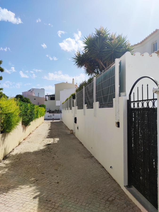 Moradia Geminada V0 - Localizacao Central - Privada Quarteira Bagian luar foto