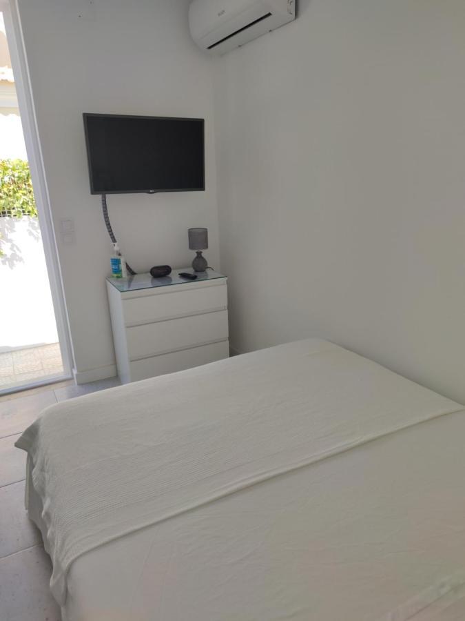 Moradia Geminada V0 - Localizacao Central - Privada Quarteira Bagian luar foto